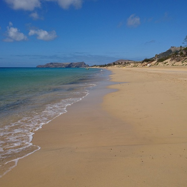 Skoen-badestrand-paa-Porto-Santo-Madeira