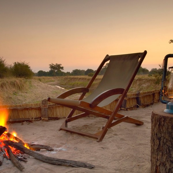 Hygge omkring lejrbålet, Chikoko Camp, Zambia