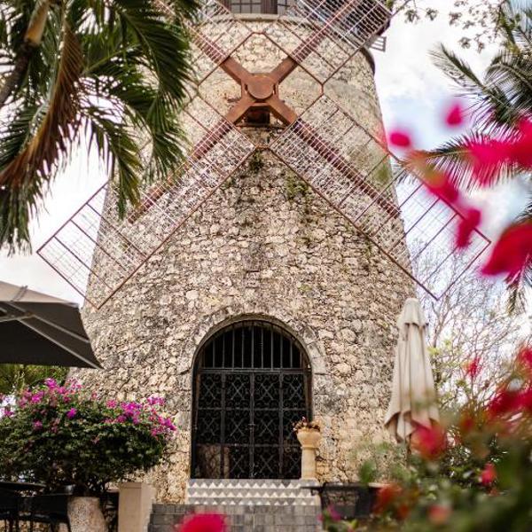 Møllen udefra Bungalow soverværelse på Le Relais du Moulin på Guadeloupe