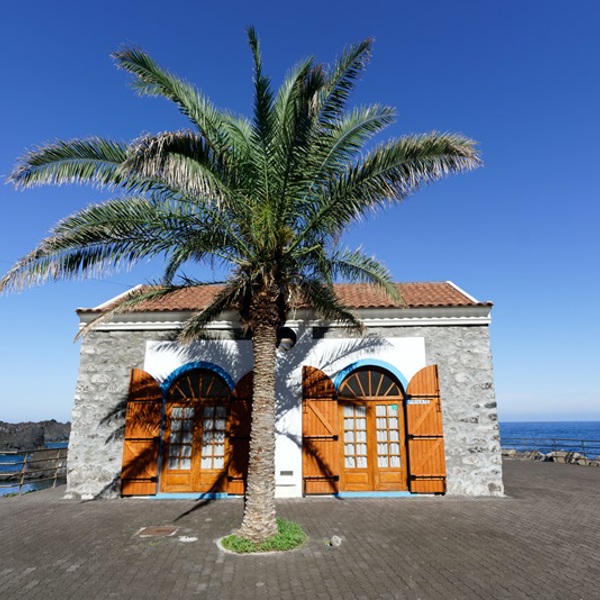 Seixals-smukke-strand-med-sort-sand