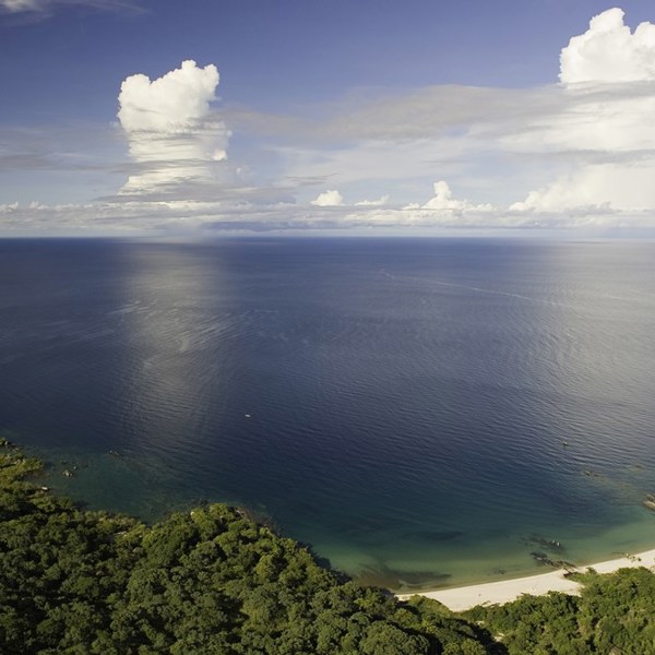 Lake Malawi strækker sig ud i horisonten