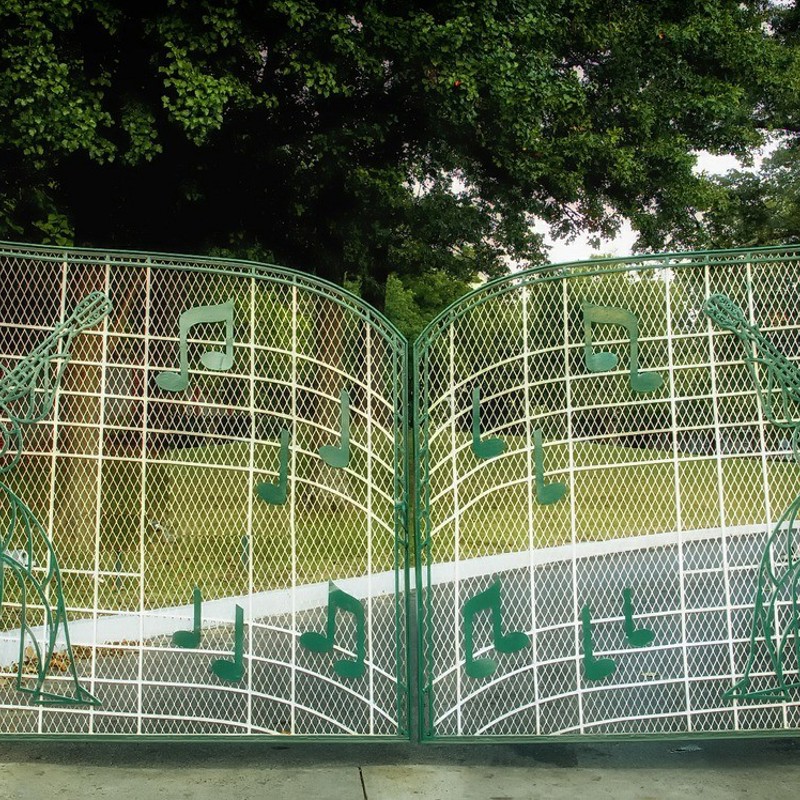 The Gates of Graceland, Memphis