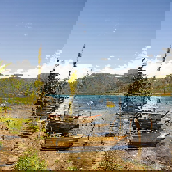 Små sejlbåde langs floderne i Guatemala