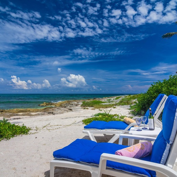 Liggestole ved vandet, Akumal