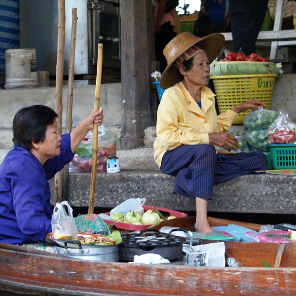 Man kommer helt tæt på dagliglivet i Bangkok, Thailand