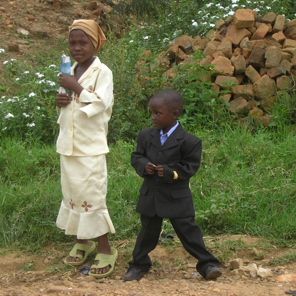 børn rejser til afrika