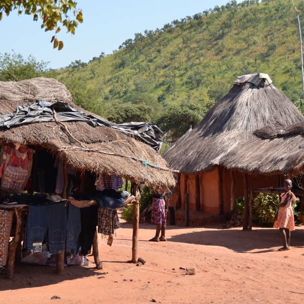 Bumi Hills, Rejser til Zimbabwe