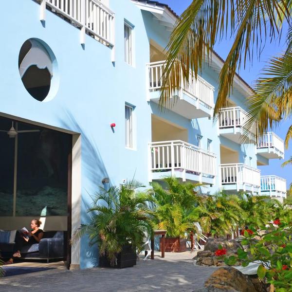 Palmer og altaner på Dolphin Suites