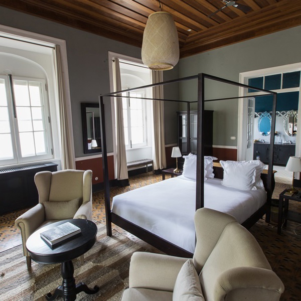 hotel værelse med dobbel seng