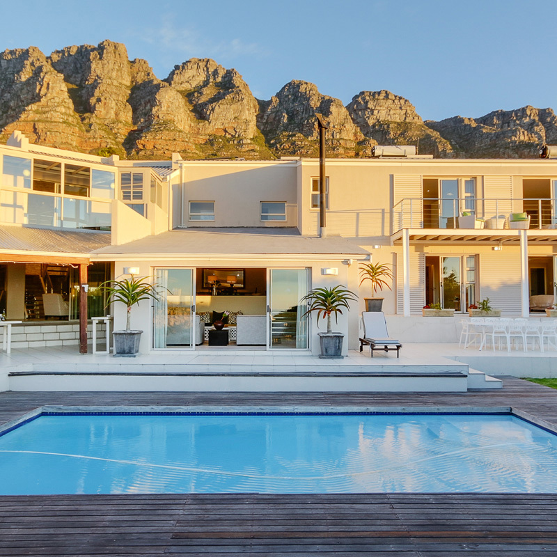 I:\AXUMIMAGES\Afrika\Sydafrika\Hoteller\Amber Place\Originals\Villaen med bjergene i baggrunden