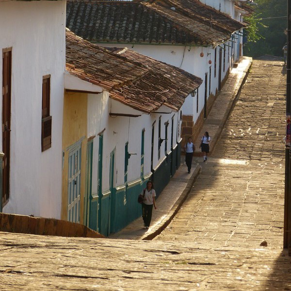 Gade i Barichara om morgenen