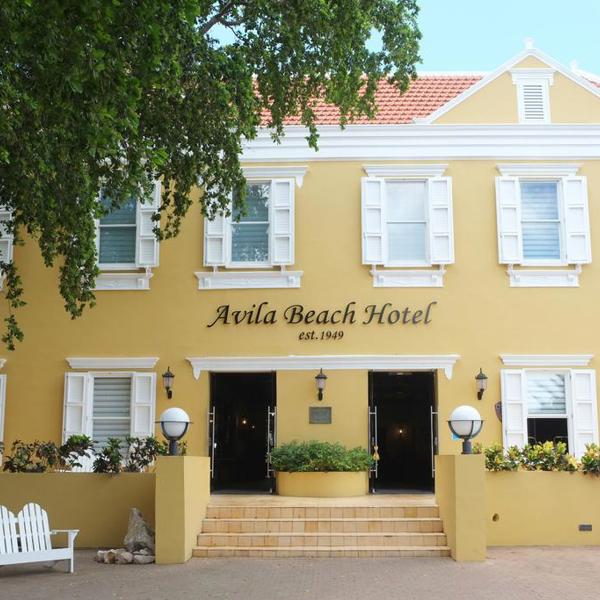 Facaden på hovedbygningen på Avila