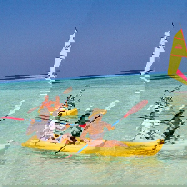 Mange vandsportsaktiviteter på Embudu Village i Maldiverne