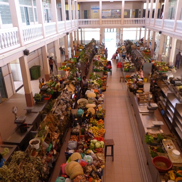 Markeder pÃ¥ São Vicente bugner af friske varer, Kap Verde