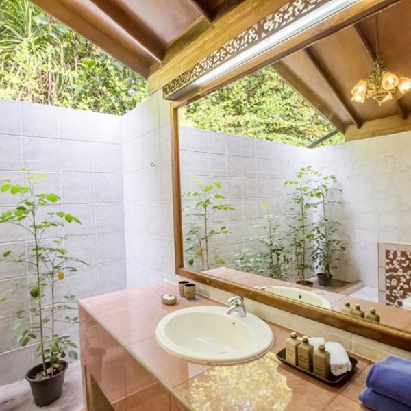 Badeværelse i en Reethi VIlla på Reethi Beach Resort Maldiverne