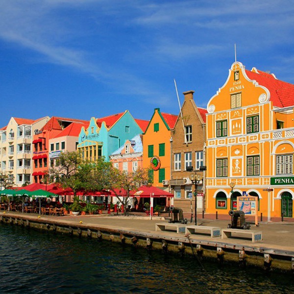 Willemstad, pastelfarvede huse