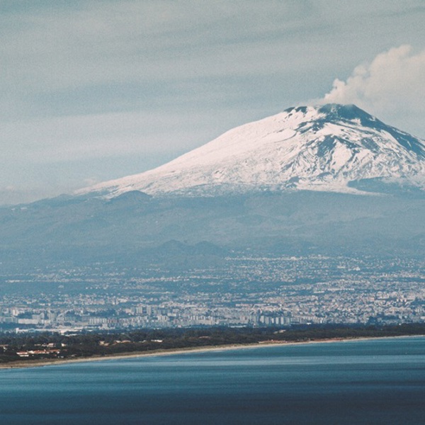 Catania-med-Etna-i-baggrunden