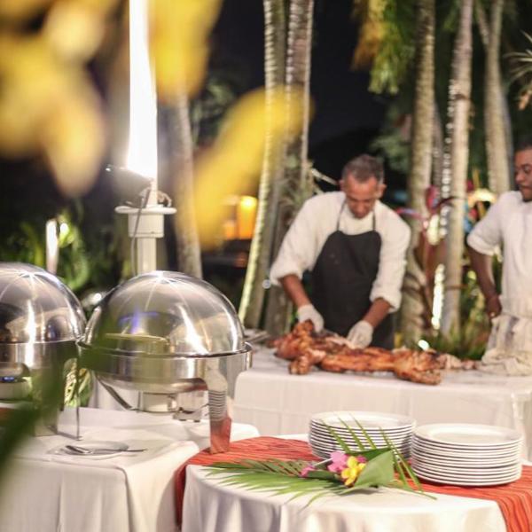 Kokke ved aftensmaden Bungalow soverværelse på Le Relais du Moulin på Guadeloupe