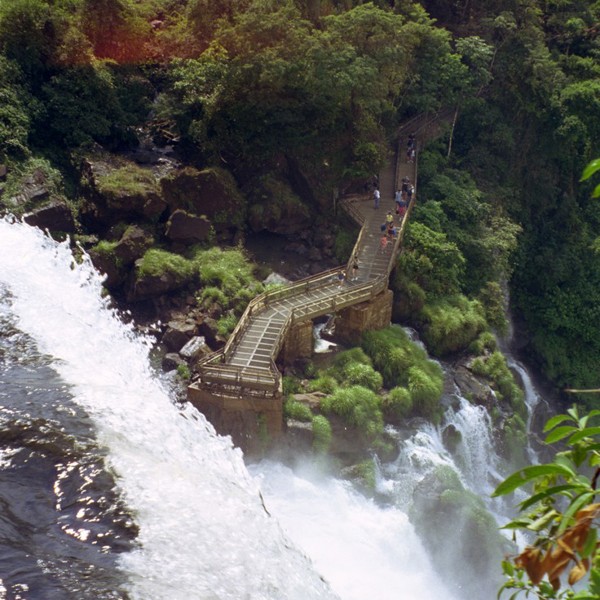 Gangbroer på de Argentinske fald Iguazú