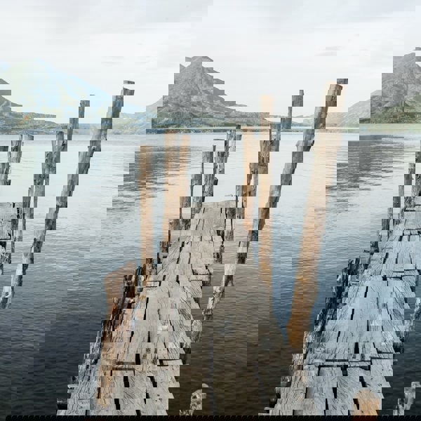 En let tåge der lægger sig over søerne i Guatemala