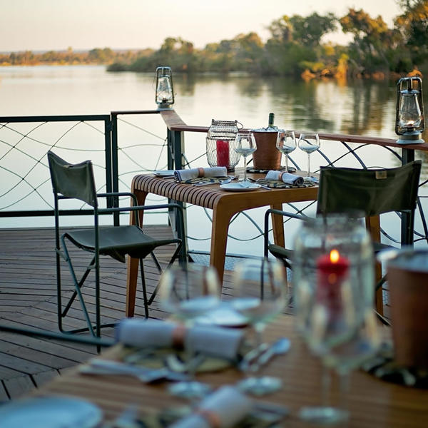 Spis helt ned til floden, Thorntree River Lodge