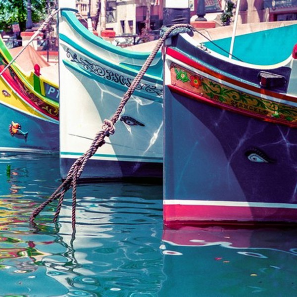 farverige-baade-paa-malta
