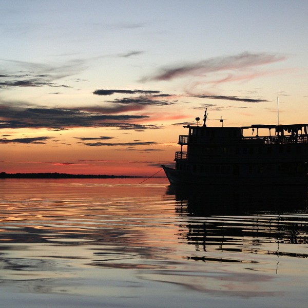 Smuk sejlads om aftenen