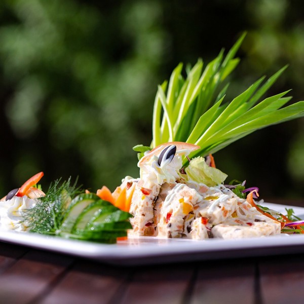 Der er lækker mad på Embudu Village i Maldiverne