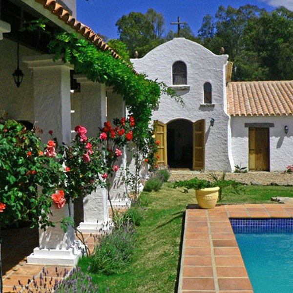 hovedbygning og have